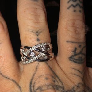 Lovely diamond ring 🥰 BNWT